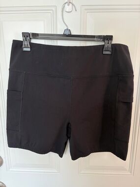 Kindred Bravely Black Athletic Shorts with Side Pockets